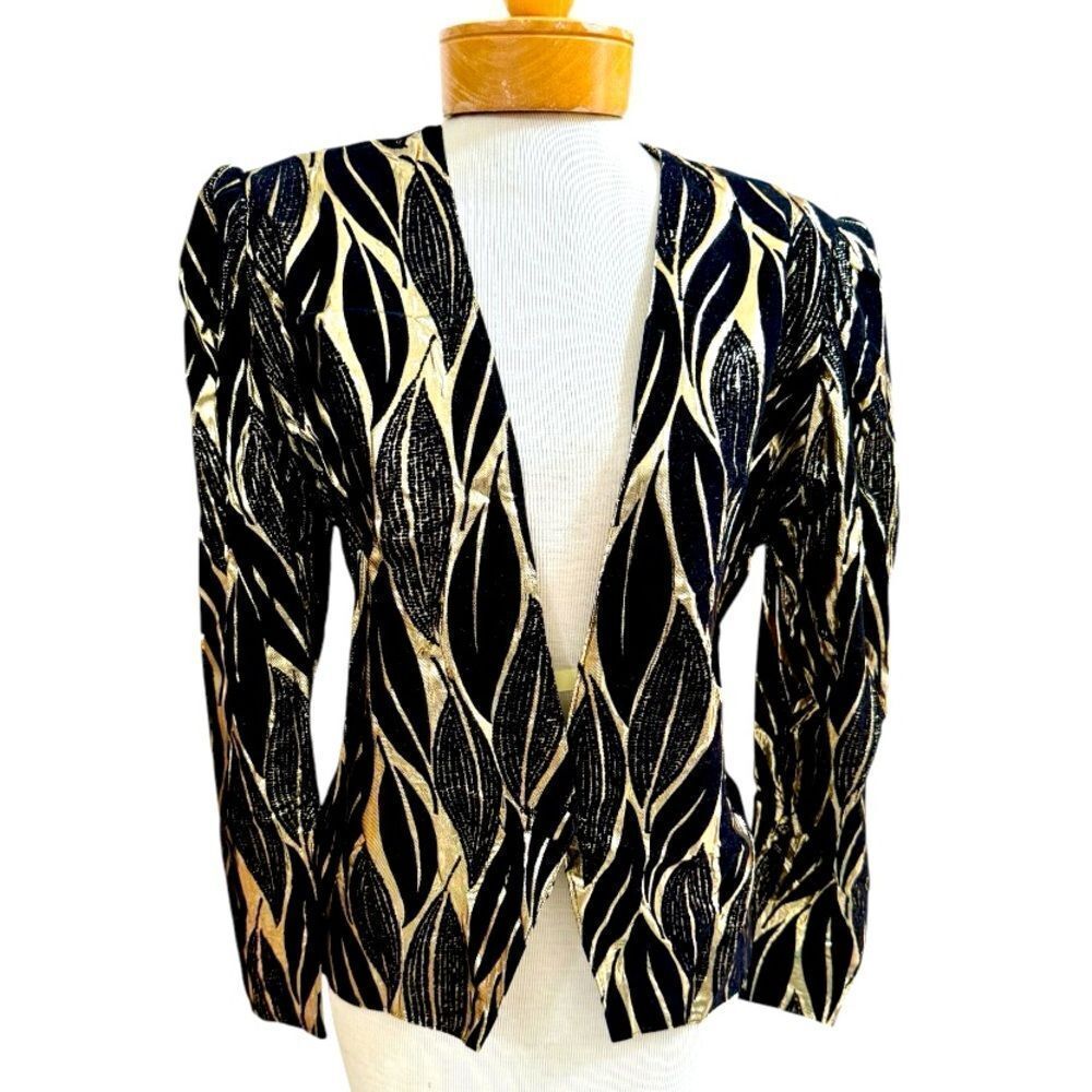 Gorgeous velveteen black and gold tuxedo closure. Size is small.